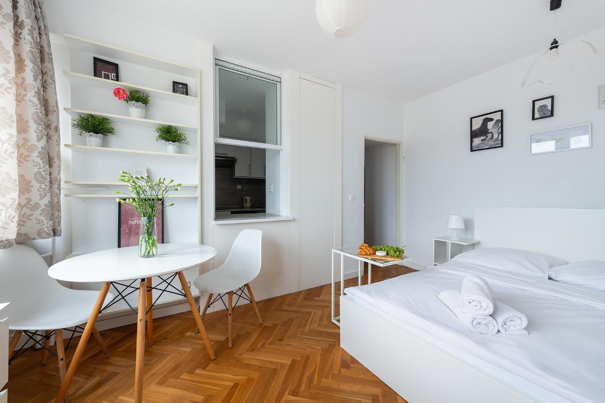 Apartment Tamka 40 Prywatne Mieszkanie W Poblizu Starego Miasta I Stadionu Narodowego 100m Od Metra Nowy Swiat Samodzielne Zameldowanie! Self Check-in System! *